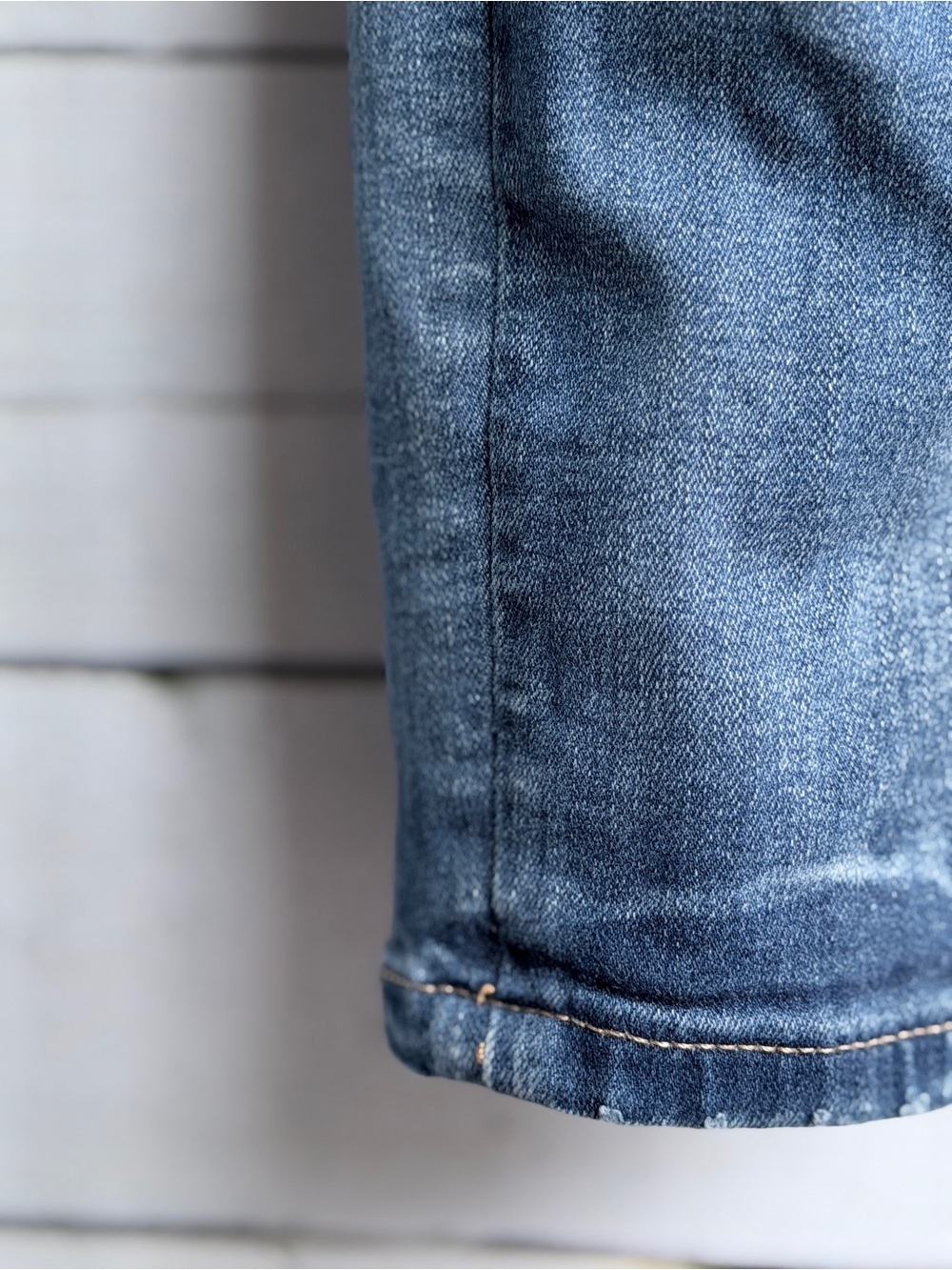 Good American Ripped Distressed Skinny Jeans - Medium Wash - Picture 5 of 12